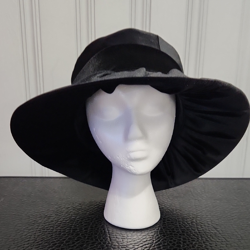 NEW! Elegant Black Velvet Hat - Picture 4 of 10